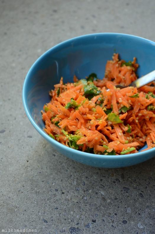 Rezeptbild: Thai-Möhren-Salat mit Kokosmilch, Koriander und Sesam