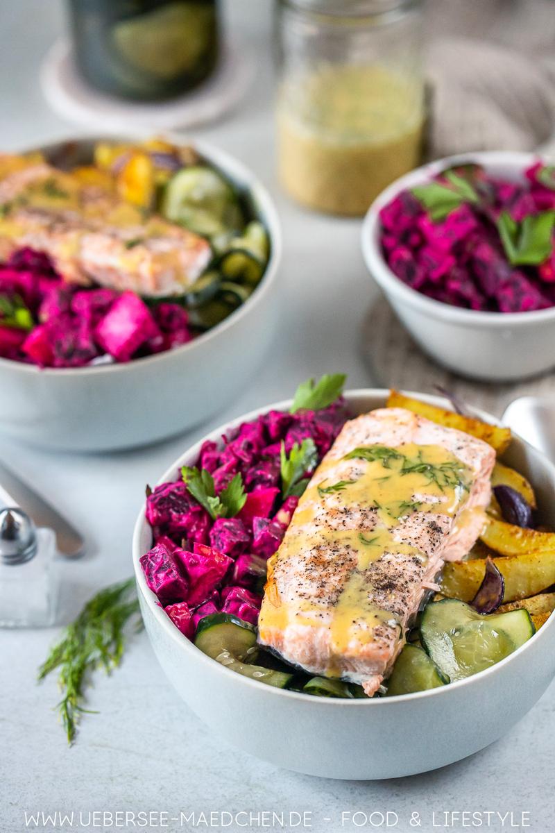 Rezeptbild: Scandi-Bowl mit Lachs & Honig-Senf-Dill-Sauce