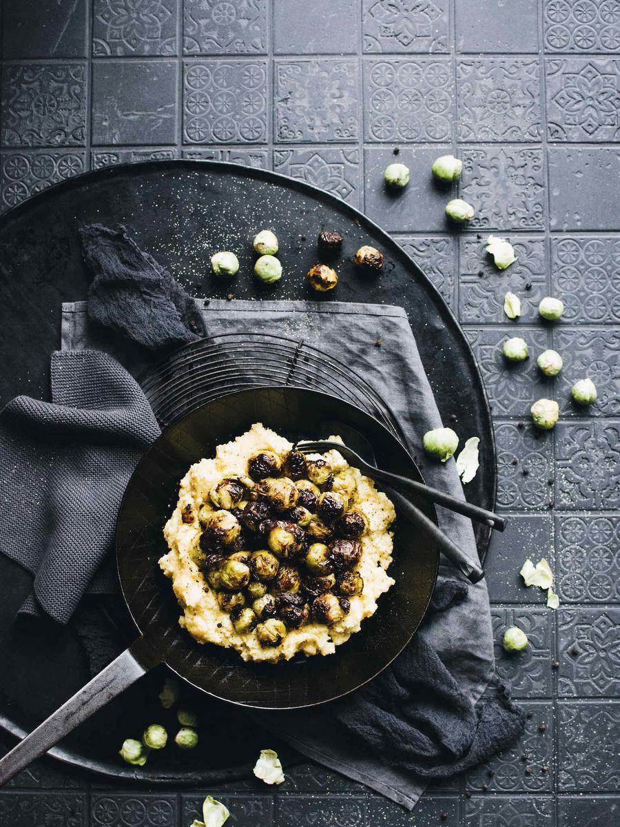 Rezeptbild: OFEN-ROSENKOHL AUF 2-MINUTEN-POLENTA