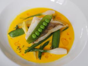 Rezeptbild: Zander mit Gartenerbsen, Lauchzwiebeln und Bohnen