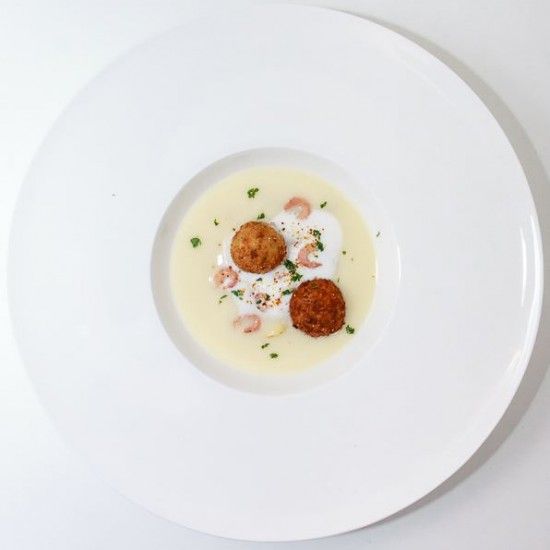 Rezeptbild: Spargelsuppe mit Krabbenpralinen