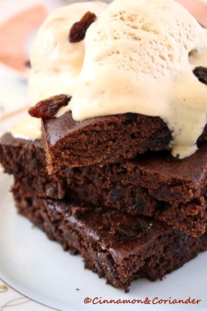 Rezeptbild: Spiced Coffee, Banana & Rum Raisin Cake Bars