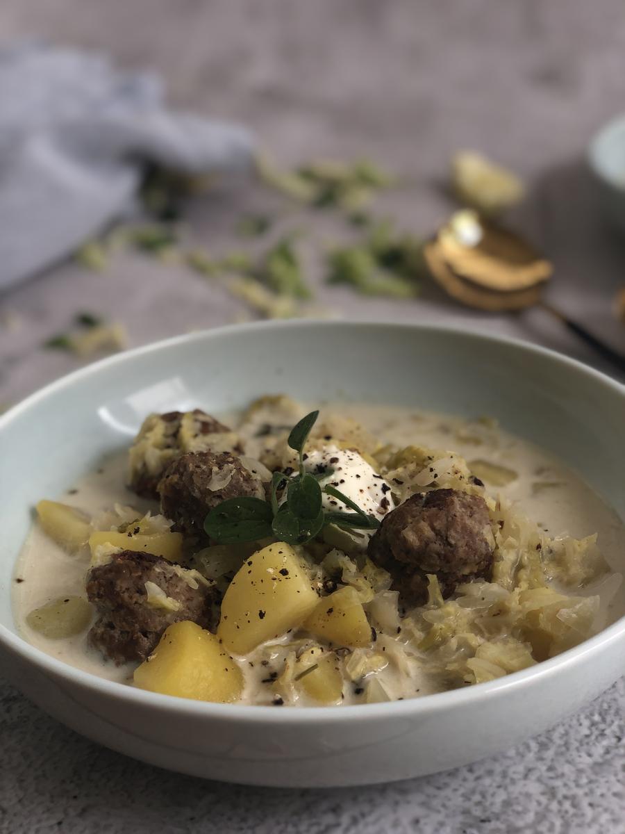 Rezeptbild: WIRSINGEINTOPF MIT RINDERHACKBÄLLCHEN