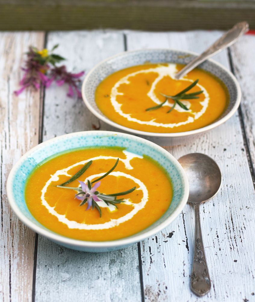Rezeptbild: Einfache Kürbissuppe mit Rosmarin und Orangensaft