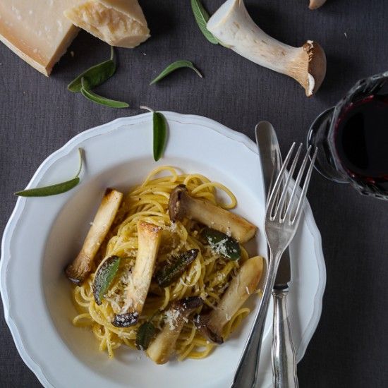 Rezeptbild: Trüffel-Spaghetti mit Kräuterseitlingen und Salbei