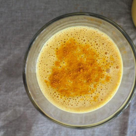 Rezeptbild: Aprikosen-Lassi mit Kurkuma