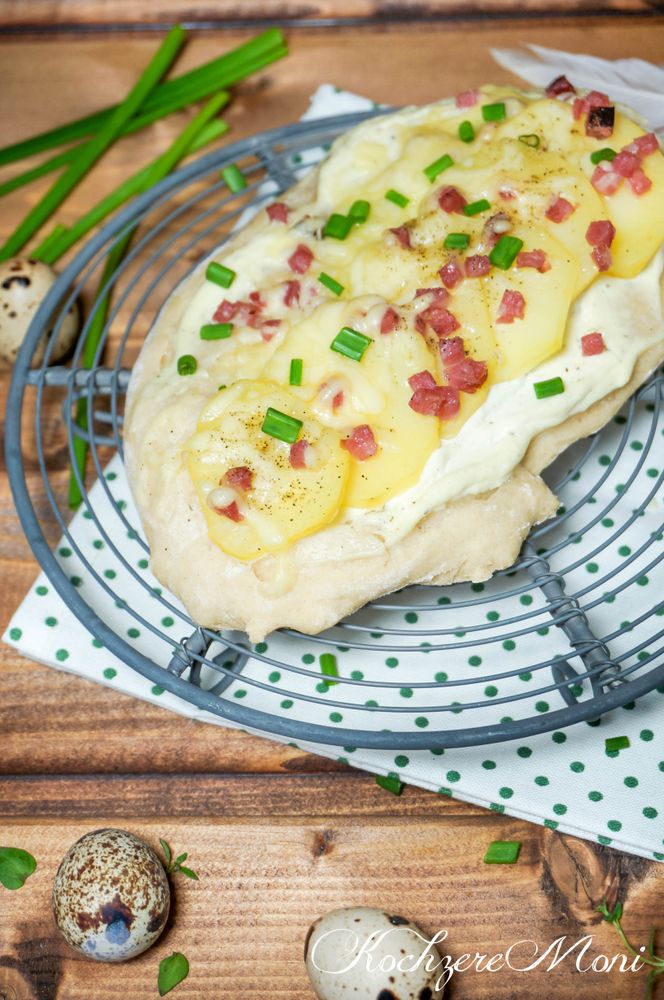 Rezeptbild: Dinkelbrotfladen mit Kräuterfrischkäse und Pellkartoffeln