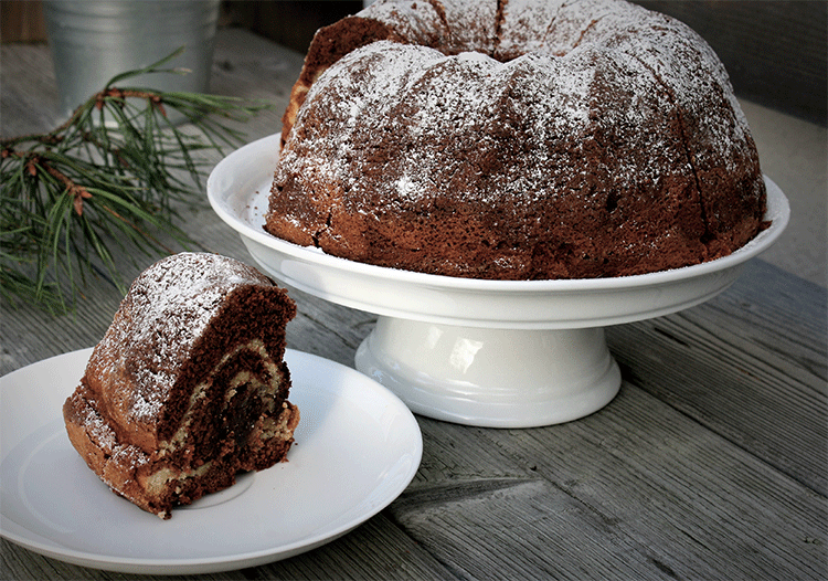 Rezeptbild: Gugelhupf mit 3 Sorten Schokolade