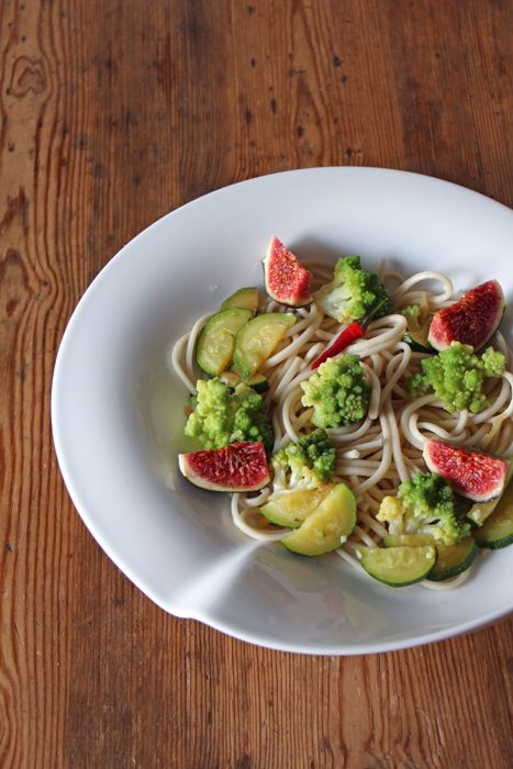 Rezeptbild: Udon-Nudeln mit Romanesco und Feigen