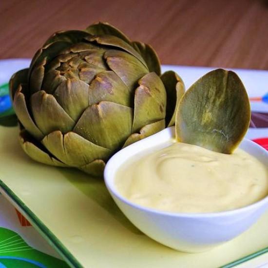 Rezeptbild: Artischocke mit Knoblauch-Joghurt-Dipp
