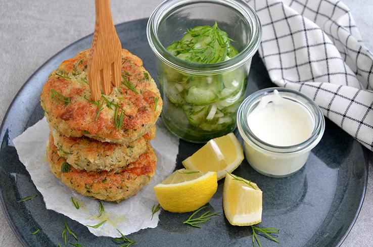 Rezeptbild: Fischfrikadellen I Würzig und frisch mit Gurkensalat