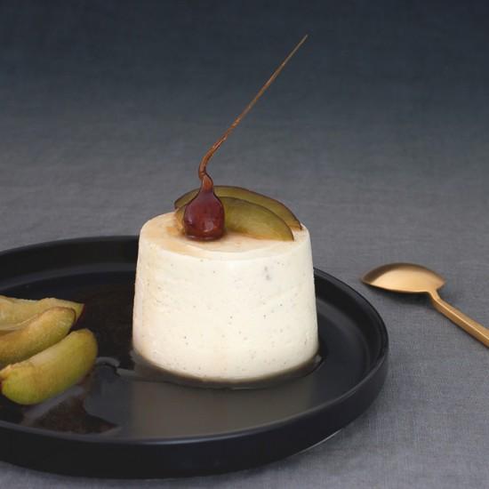 Rezeptbild: Topfenmousse und Orangen-Karamell-Zwetschgen