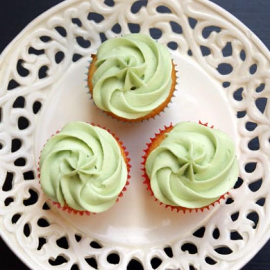 Rezeptbild: Zitronen - Himbeer Cupcake mit Pfefferminzcreme
