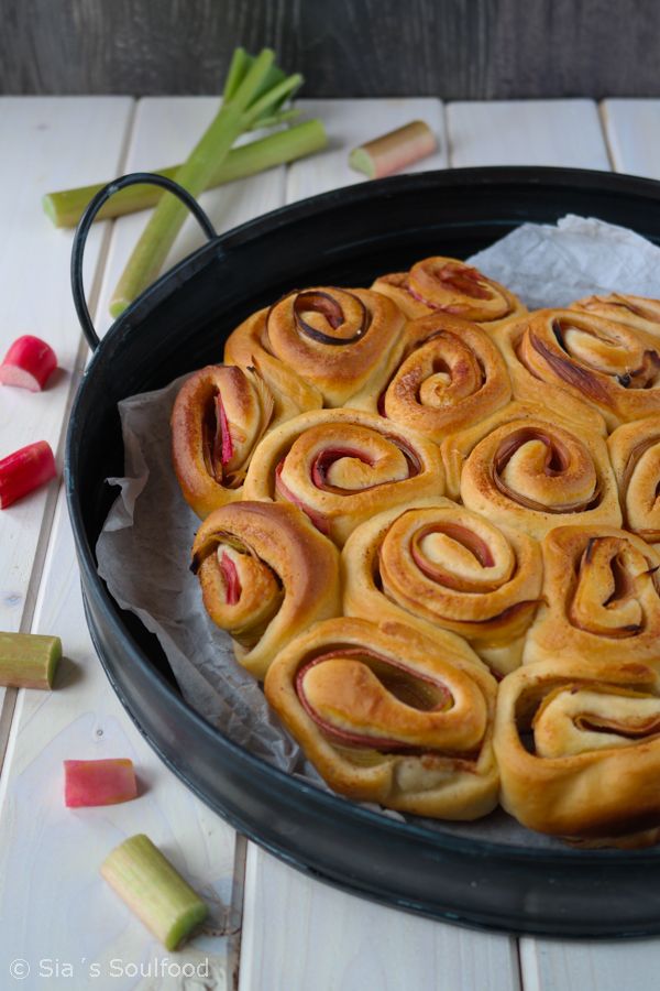Rezeptbild: Rhabarber-Schnecken