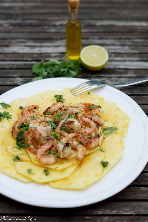 Rezeptbild: Ananas Carpaccio mit gegrillten Garnelen