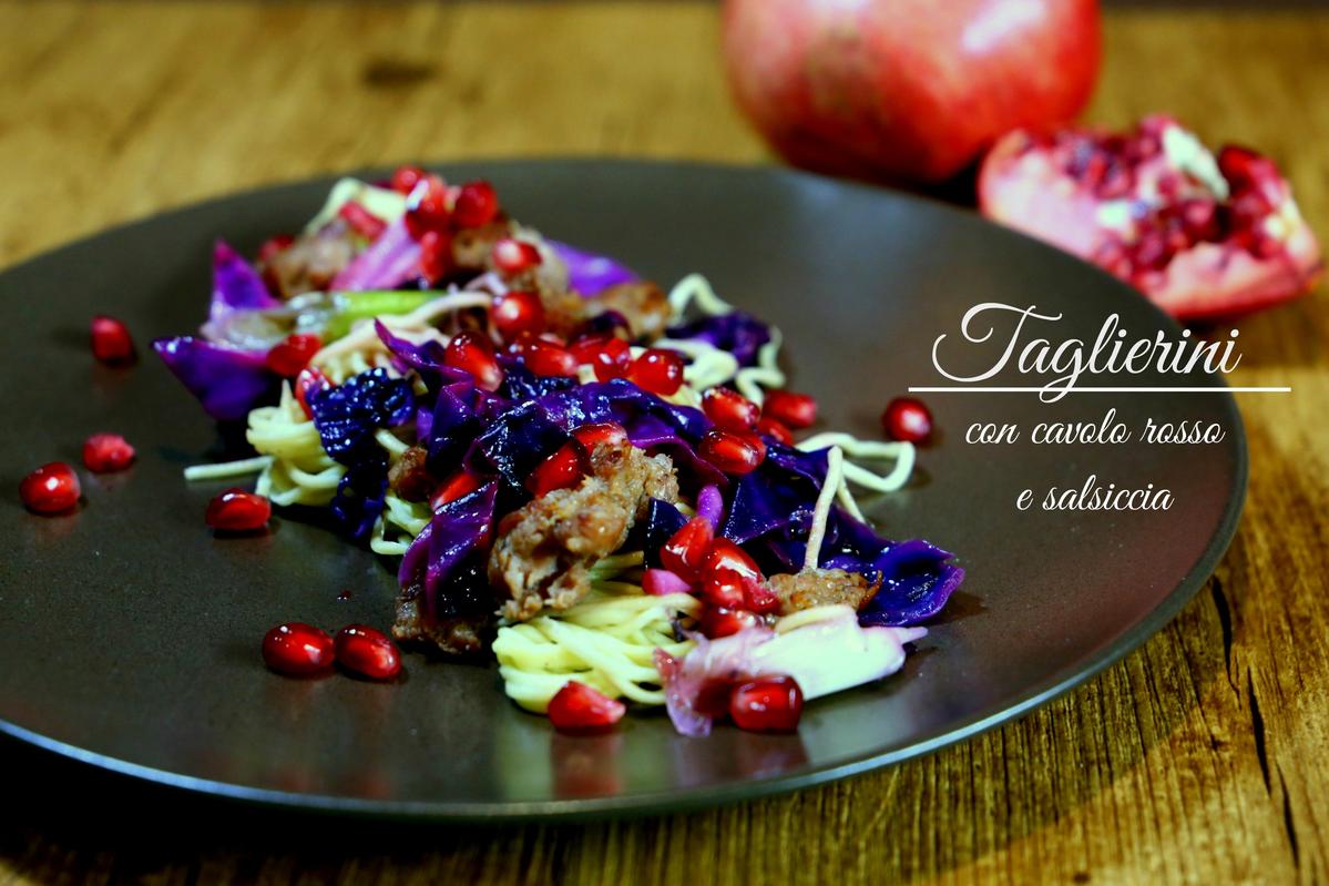 Rezeptbild: Taglierini con cavolo rosso e salsiccia