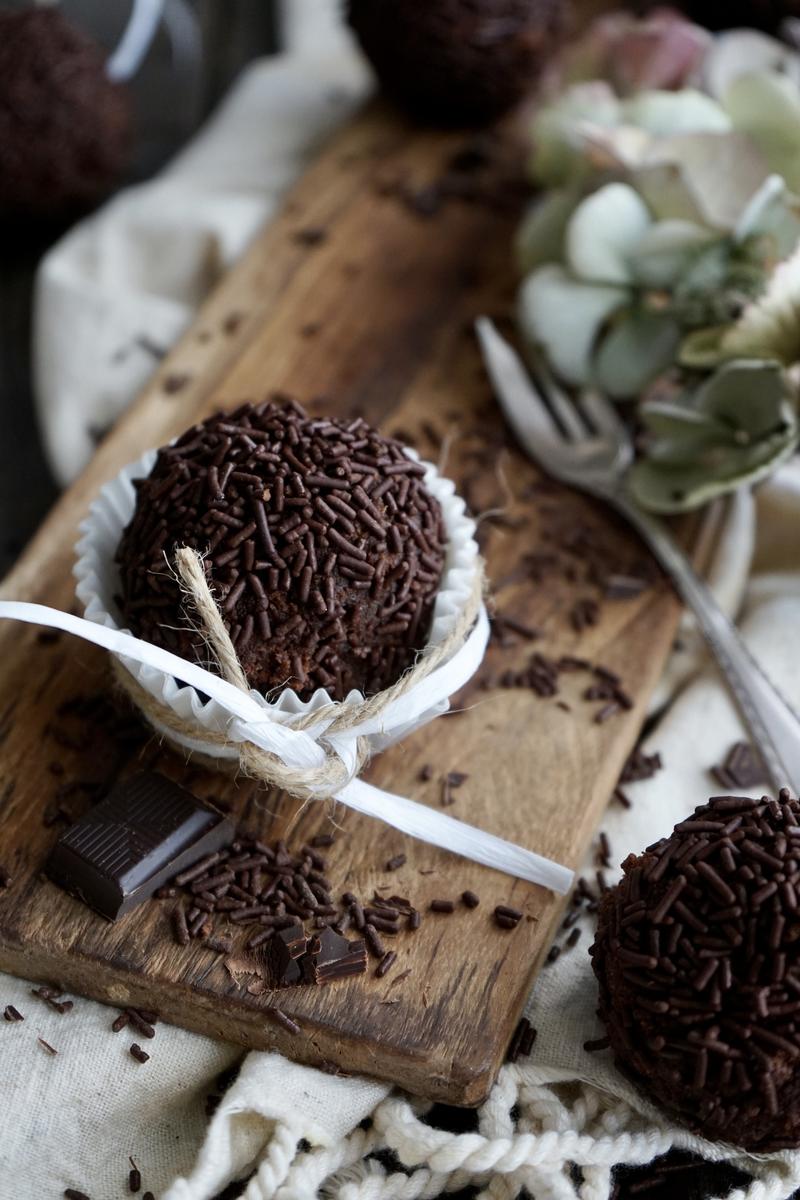 Rezeptbild: Rumkugeln fluffig & schokoladig
