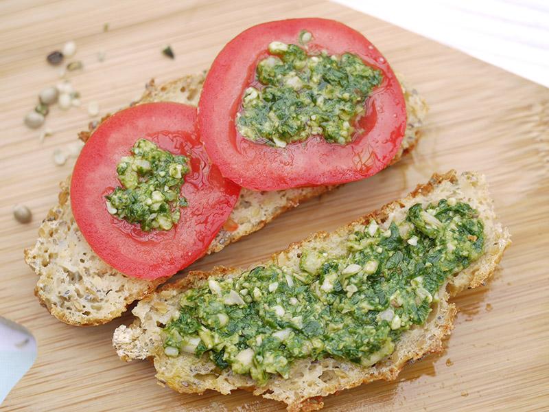 Rezeptbild: Zitroniges Petersilien-Hanf-Pesto