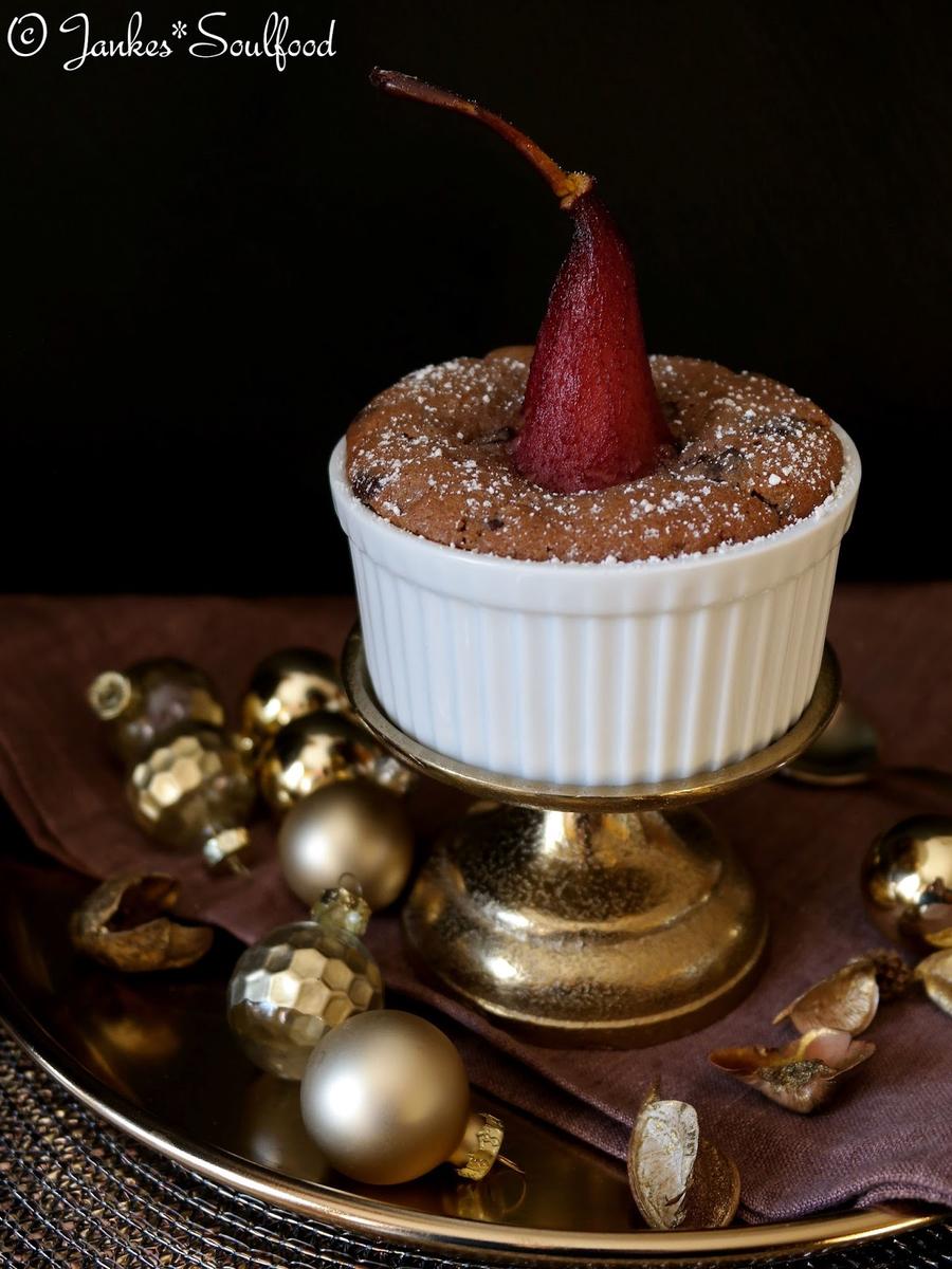 Rezeptbild: Rotweinküchlein mit Birne