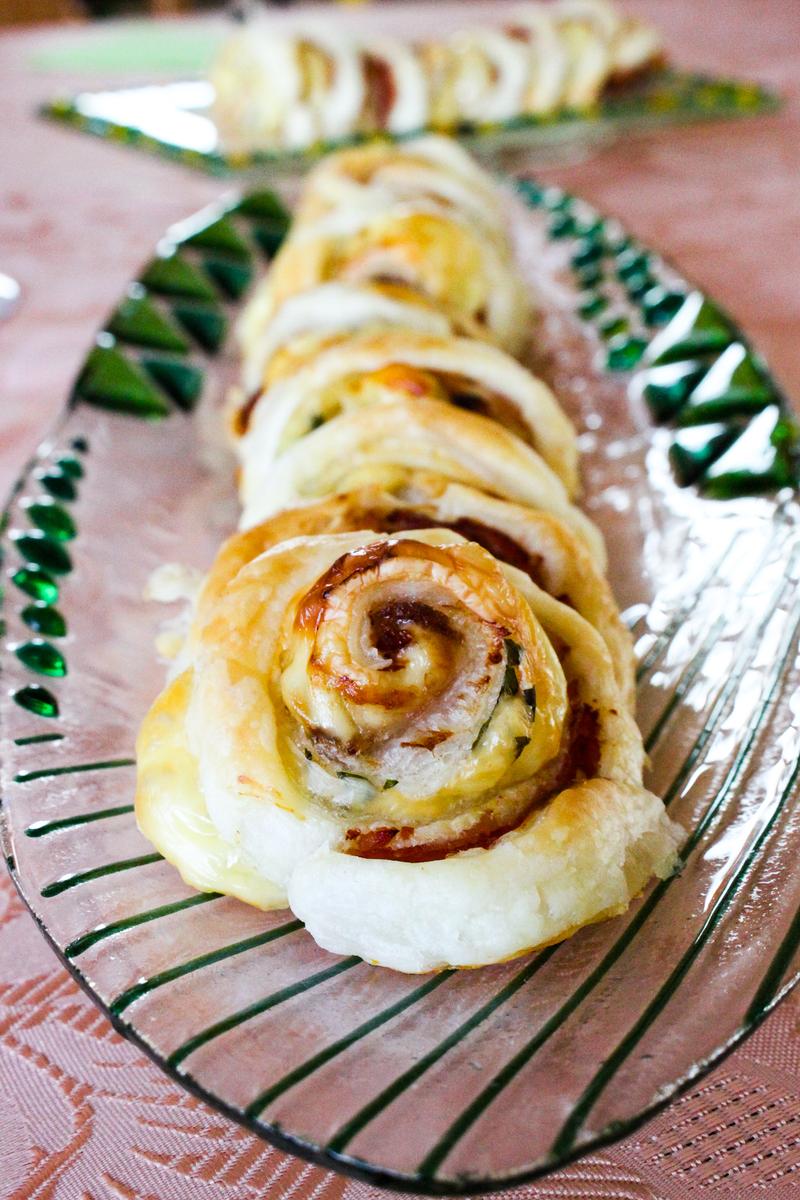 Rezeptbild: Gefuellte Blaetterteig Rolle