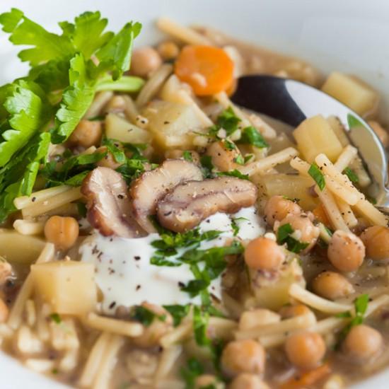 Rezeptbild: Nudelsuppe mit Maronen, Kichererbsen und Kartoffeln