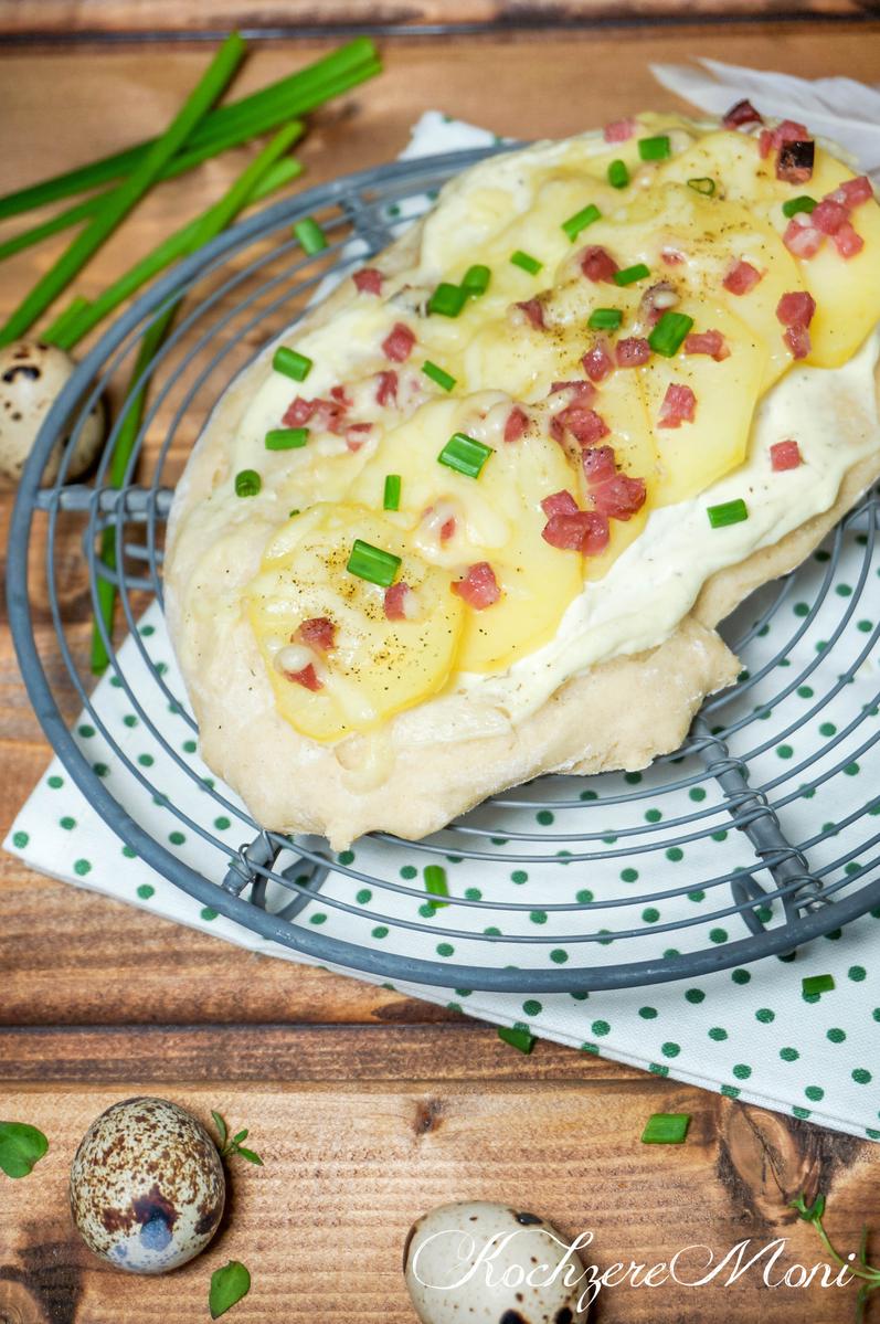 Rezeptbild: Dinkelbrotfladen mit Kräuterfrischkäse und Pellkartoffeln