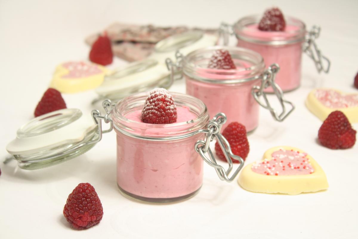 Rezeptbild: Mascarponecreme mit Himbeeren