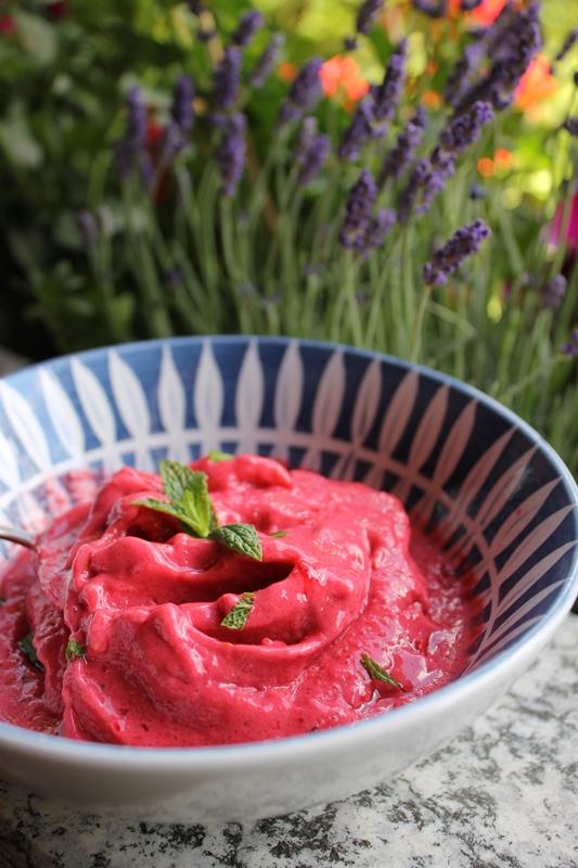 Rezeptbild: Himbeer-Minz-Eis