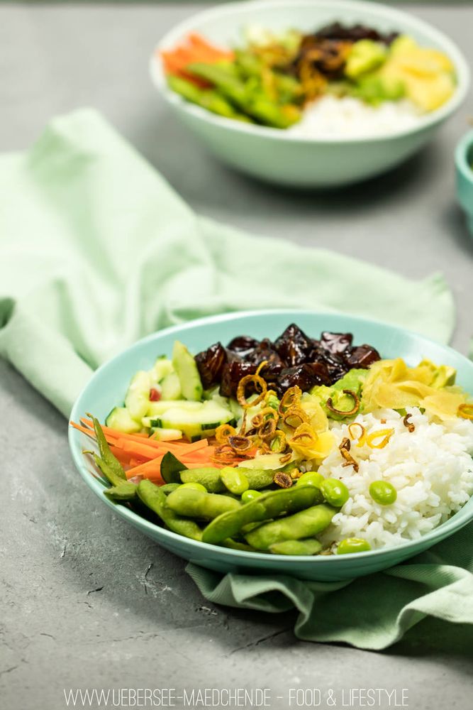 Rezeptbild: Poke-Bowl mit Jasminreis, mariniertem Soja-Lachs und Gemüse