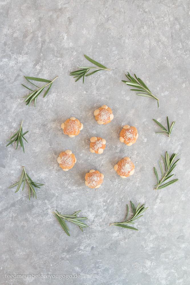 Rezeptbild: Bethmännchen mit Amarena und Rosmarin