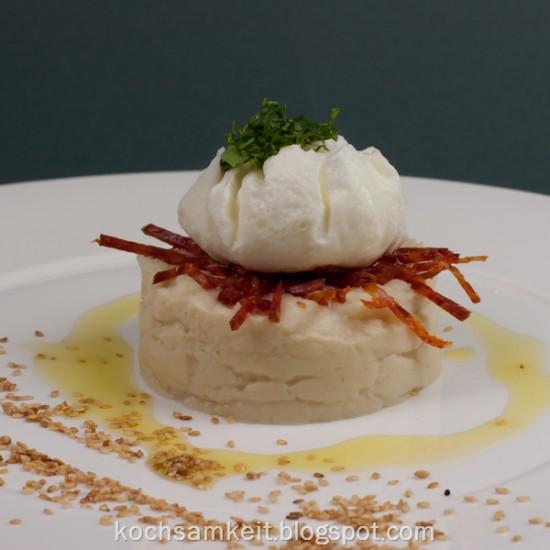 Rezeptbild: pochiertes Ei mit Chorizo und Selleriepüree