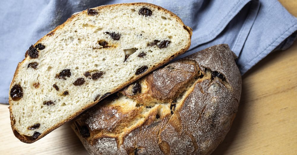 Rezeptbild: Butter-Rosinenbrot