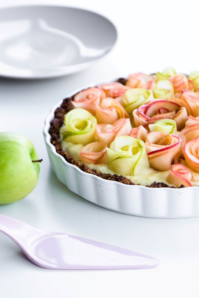Rezeptbild: WALNUSS TARTE MIT APFELROSEN