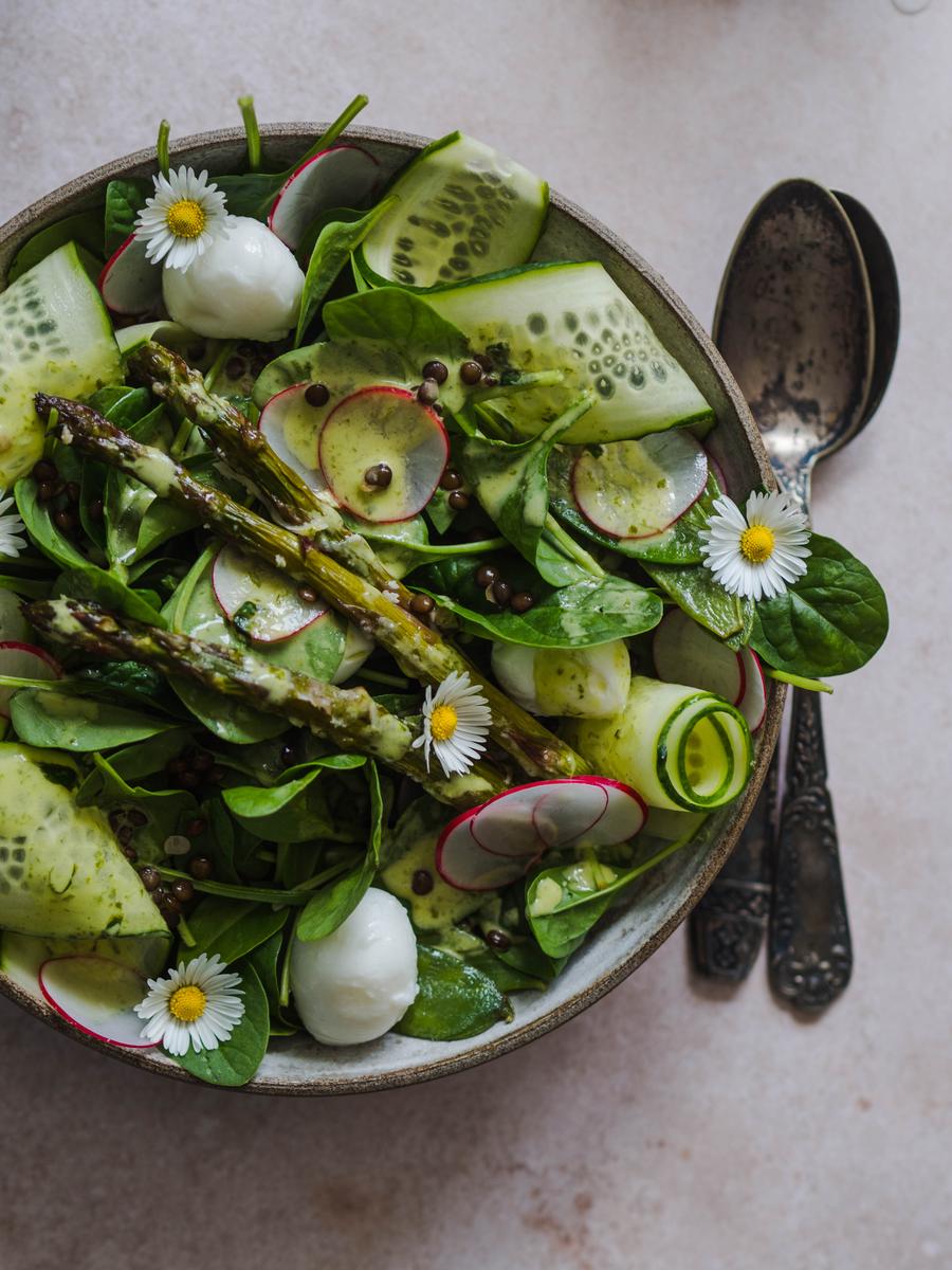 Rezeptbild: Frühlingssalat mit Bärlauch Zitronen Dressing