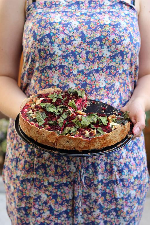 Rezeptbild: Rote Bete-Quiche mit Feta und Rote Bete-Grün