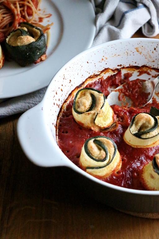 Rezeptbild: Gefüllte Zucchiniröllchen mit Frischkäsefüllung
