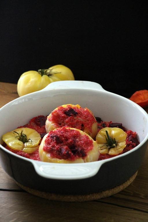 Rezeptbild: Gefüllte Tomaten mit Rote Beete - Quinoa