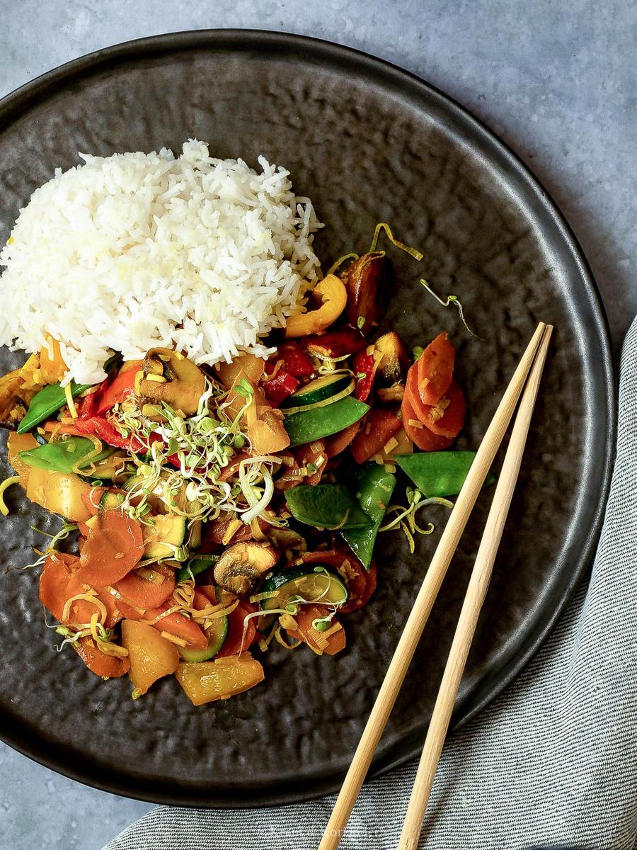 Rezeptbild: Buntes Wokgemüse mit Kurkuma