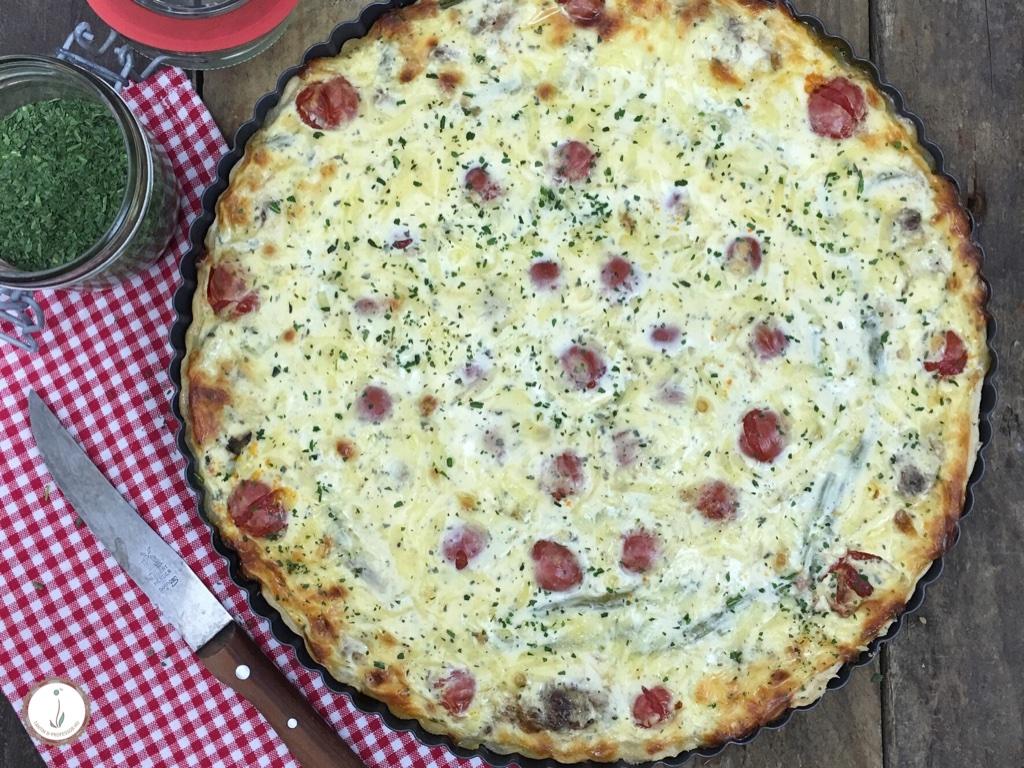 Rezeptbild: Tomaten-Bohnen-Tarte mit Mettbällchen & Bärlauch