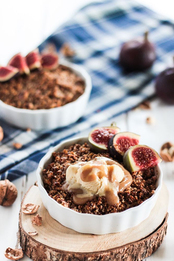 Rezeptbild: Veganes und glutenfreies Apfel Crumble mit cleaner Karamellsoße