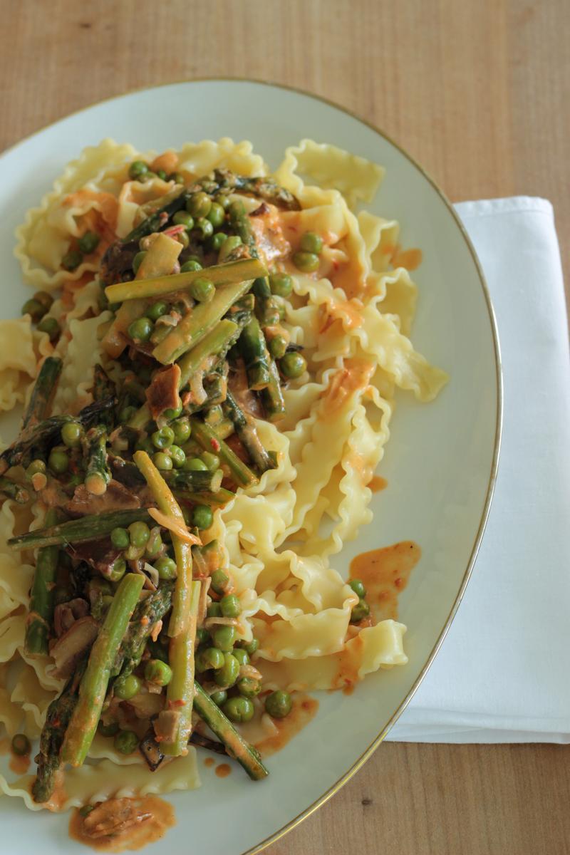 Rezeptbild: Pasta mit grünem Spargel, Erbsen und getrockneten Steinpilzen