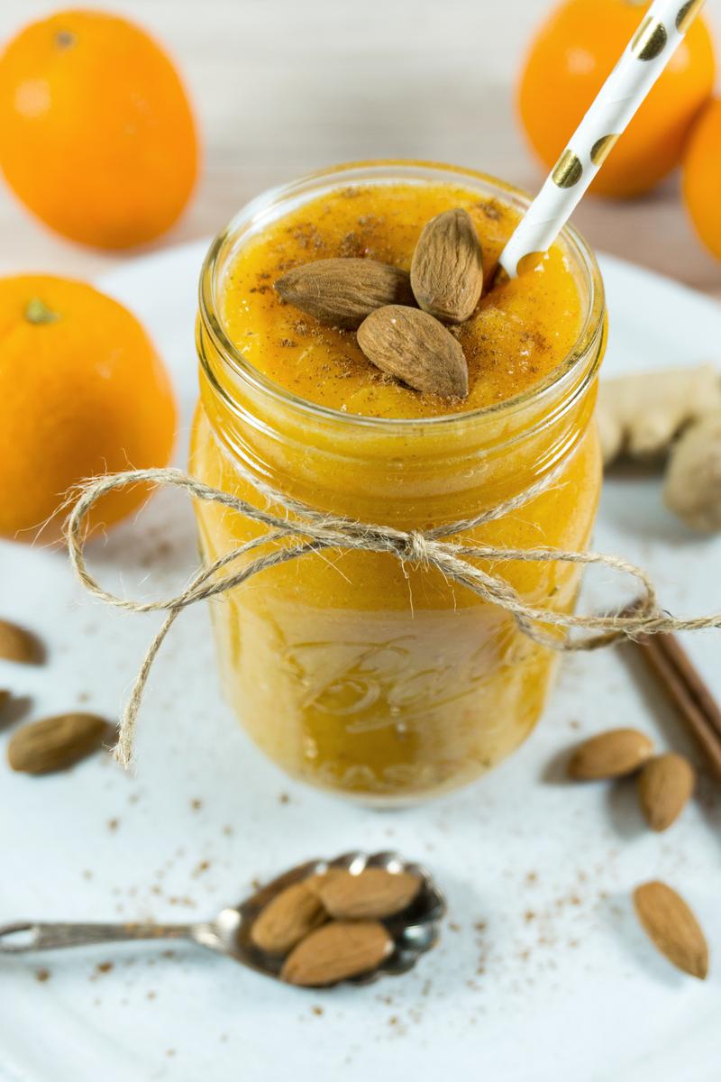 Rezeptbild: Winter-Smoothie mit Orangen und Kaki