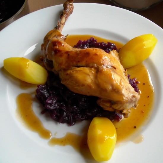 Rezeptbild: Kaninchenkeule mit Rotkohl