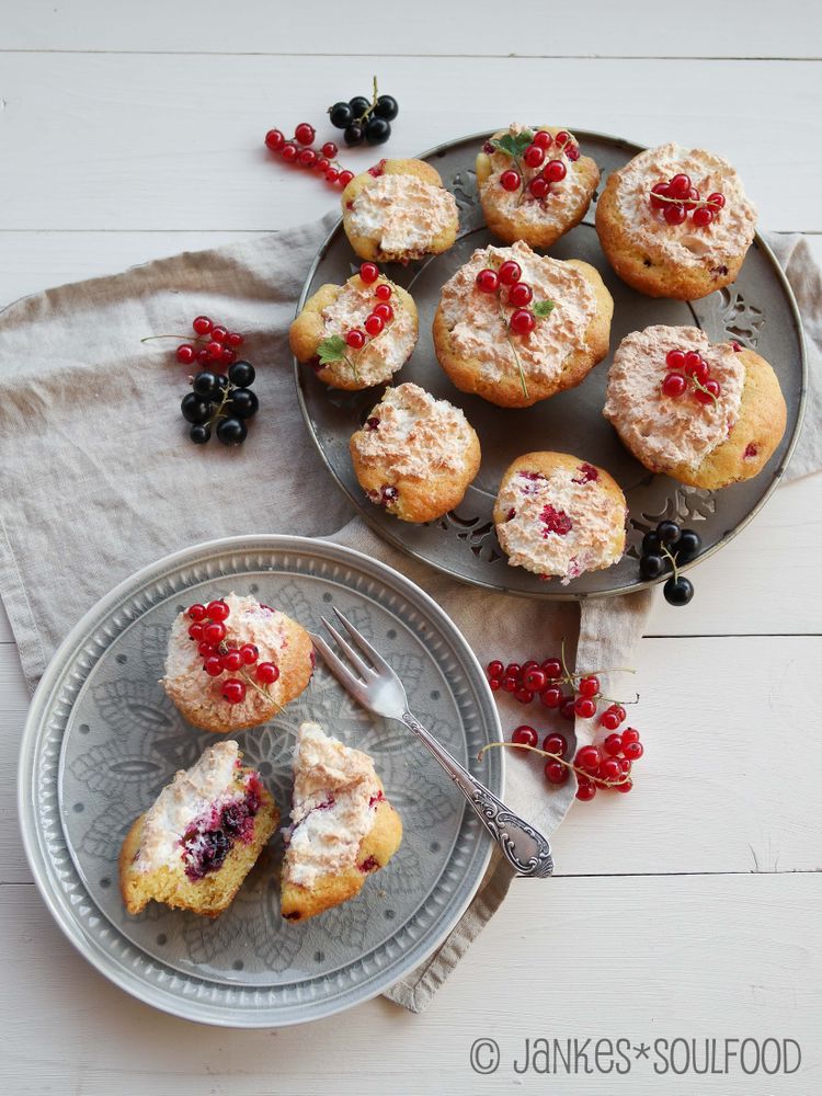 Rezeptbild: Beerenkuchen mit Kokos-Baiser
