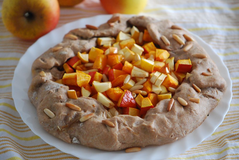 Rezeptbild: Kürbis-Apfel-Galette mit Zimt & Ricotta