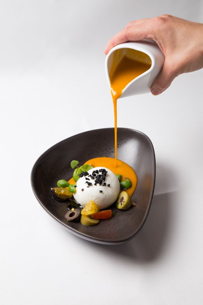 Rezeptbild: Burrato und gekühlte Tomatensuppe