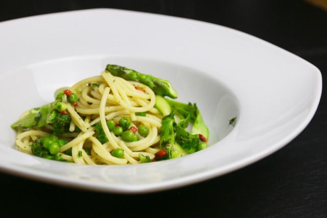 Rezeptbild: Spargel-Erbsen-Pasta mit Pecorino