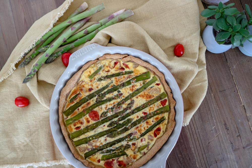 Rezeptbild: Vegetarische Quiche mit grünem Spargel