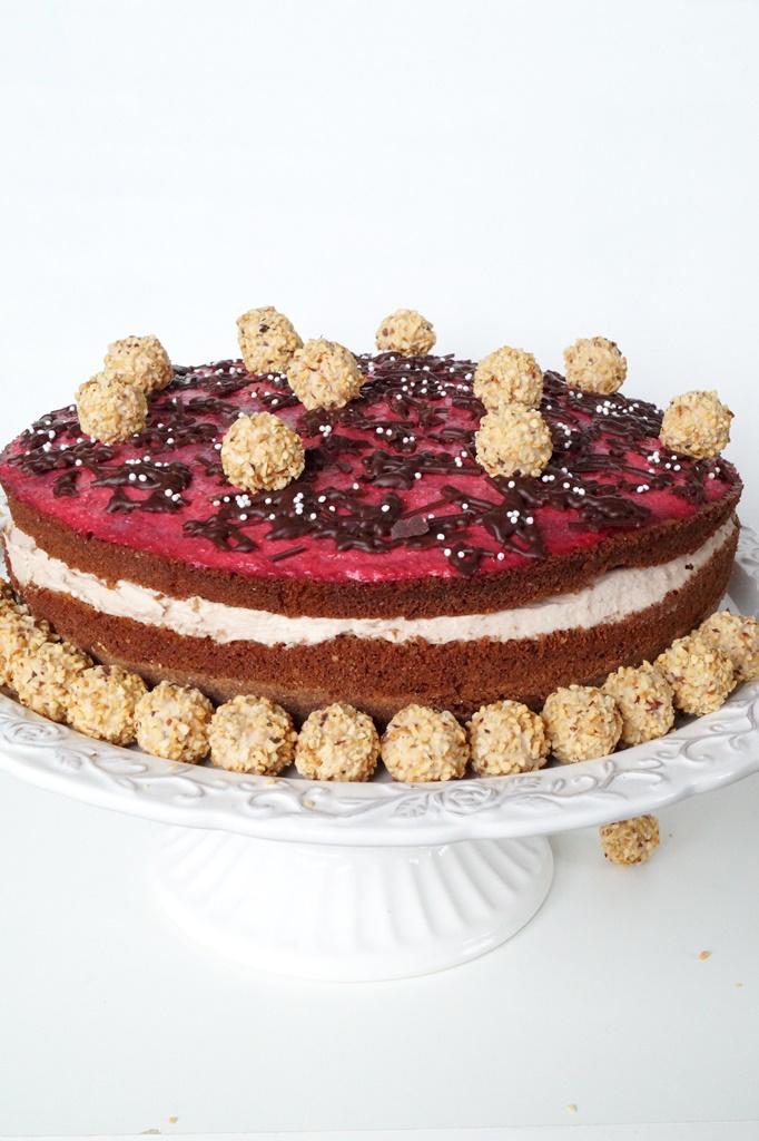 Rezeptbild: Schokoladentorte mit einer Nougat Mascarpone und Himbeercreme 