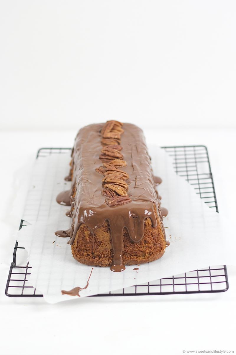 Rezeptbild: Bananenkuchen mit Nüssen und Schokolade